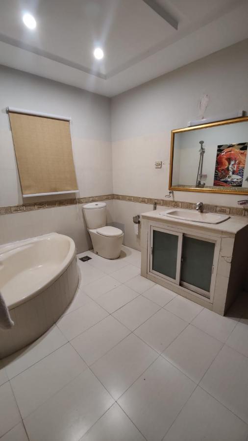 Hotel White Season Gulberg Лахор Екстериор снимка