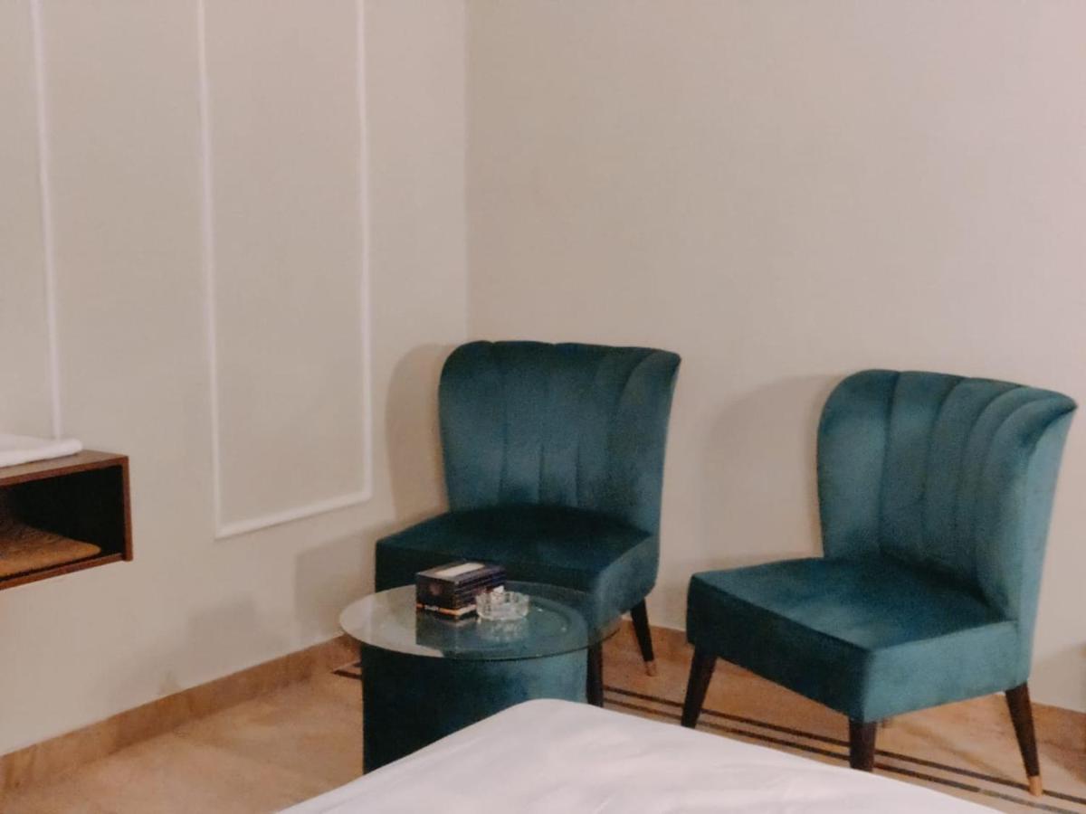 Hotel White Season Gulberg Лахор Екстериор снимка