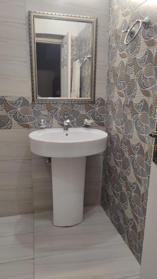 Hotel White Season Gulberg Лахор Екстериор снимка