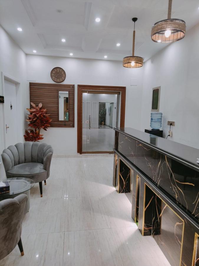 Hotel White Season Gulberg Лахор Екстериор снимка