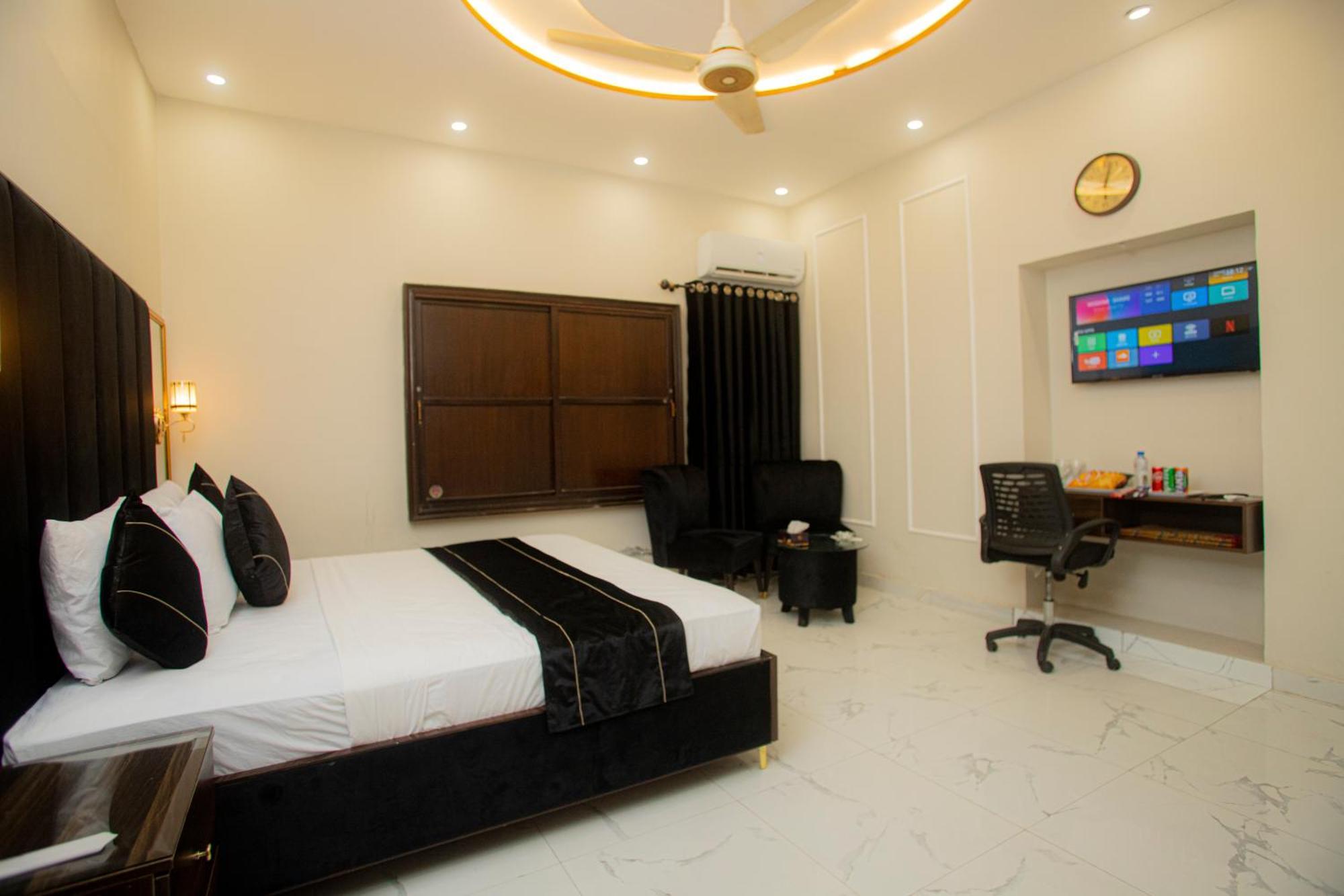 Hotel White Season Gulberg Лахор Екстериор снимка