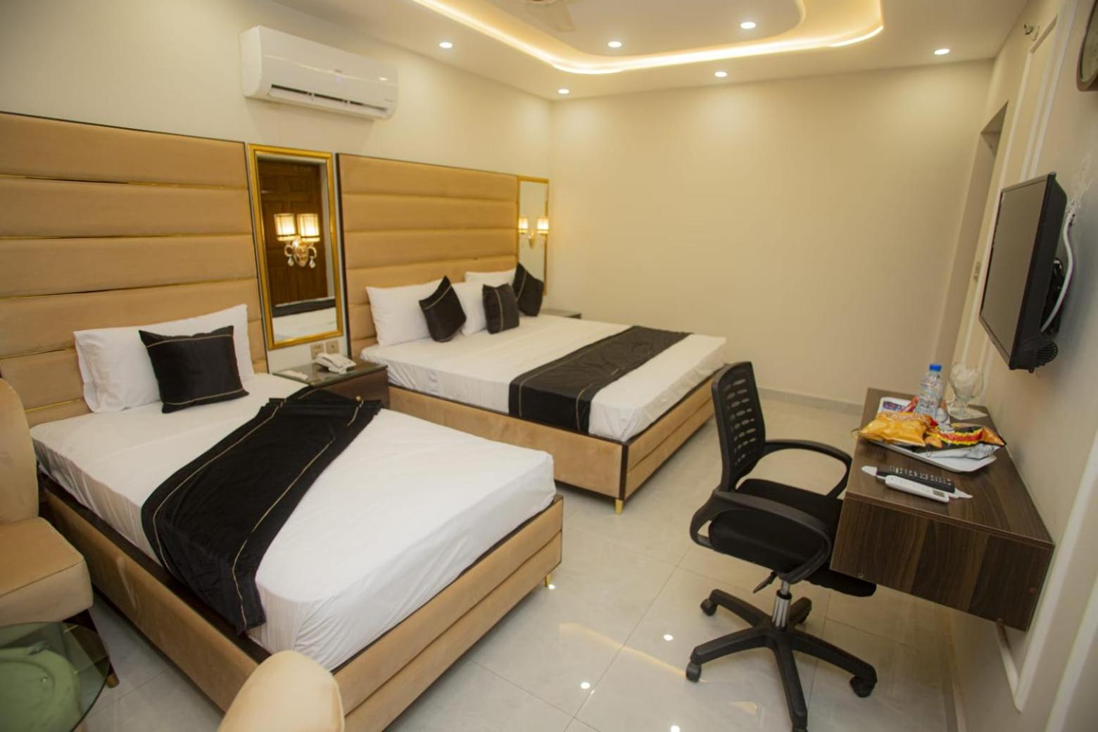 Hotel White Season Gulberg Лахор Екстериор снимка