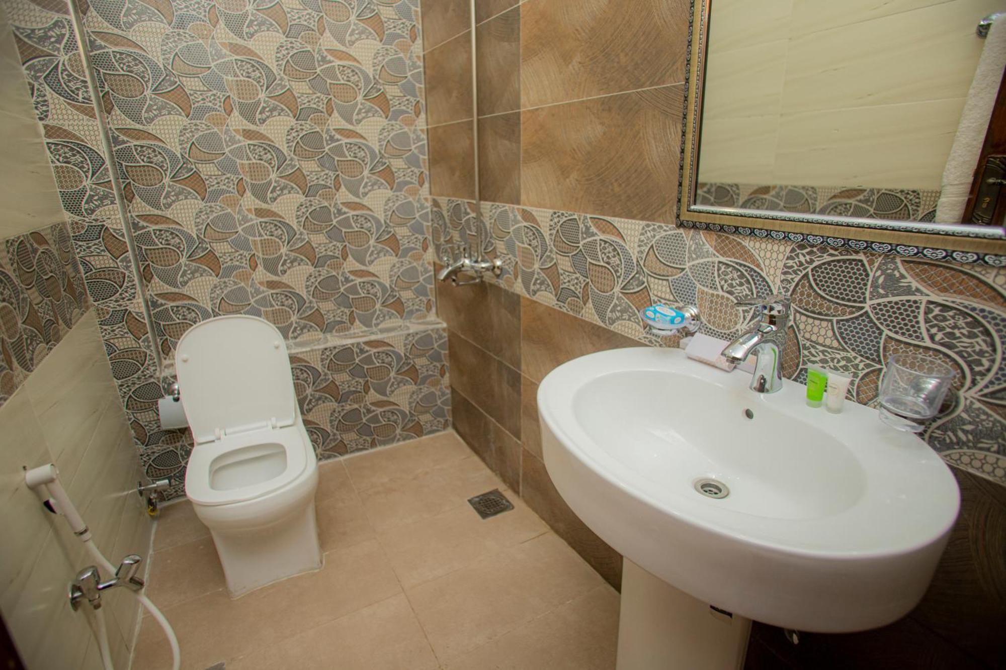 Hotel White Season Gulberg Лахор Екстериор снимка