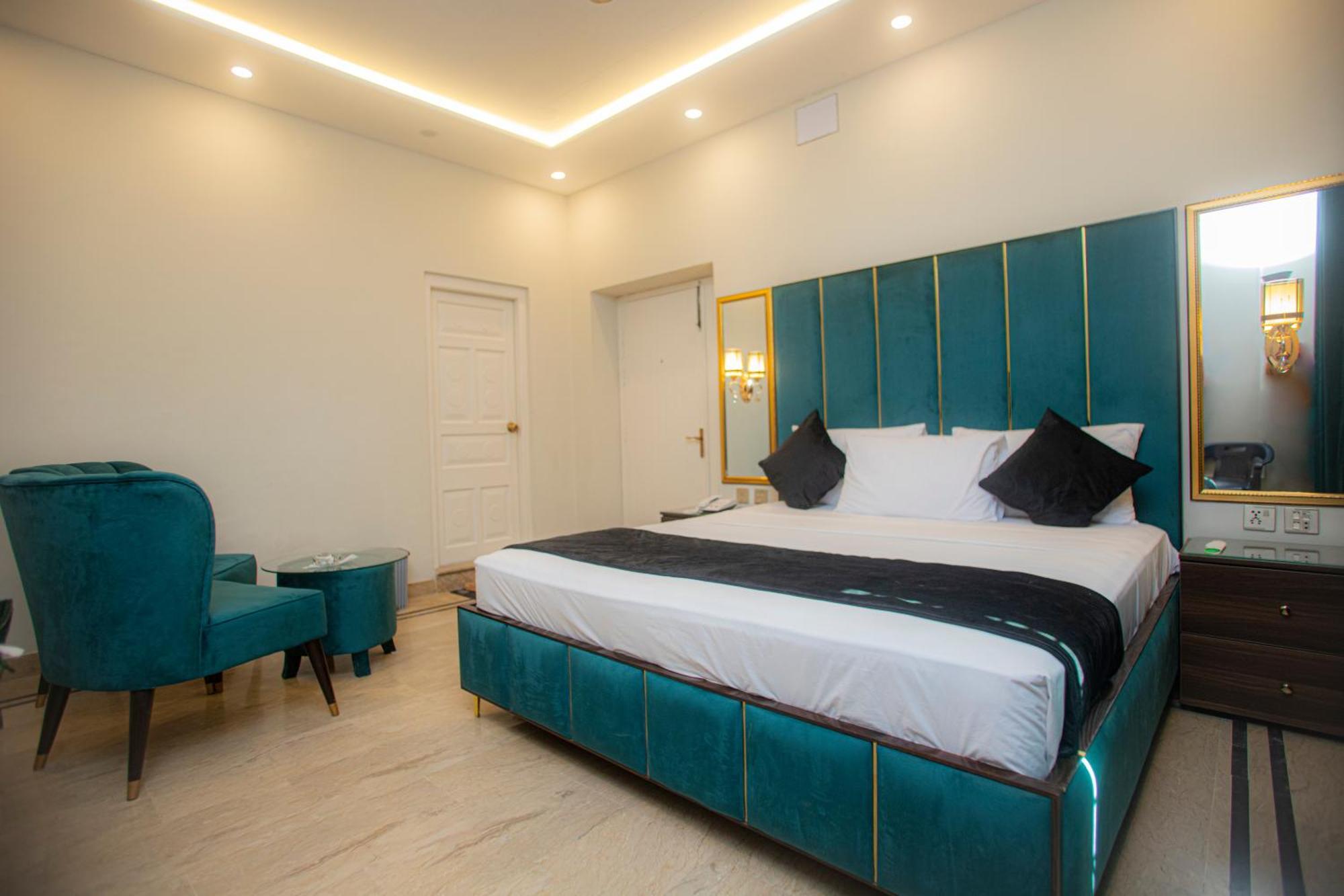 Hotel White Season Gulberg Лахор Екстериор снимка
