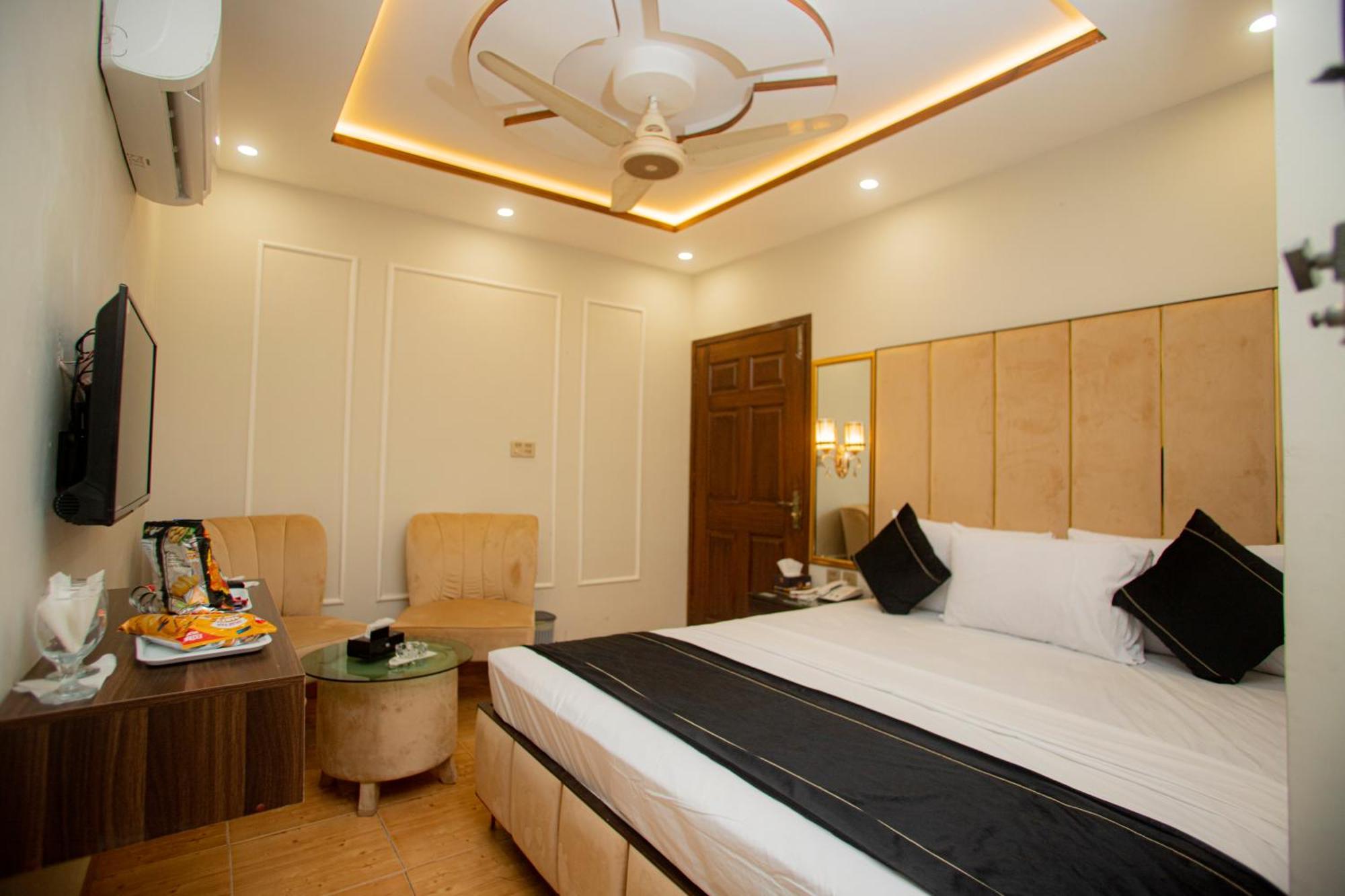 Hotel White Season Gulberg Лахор Екстериор снимка