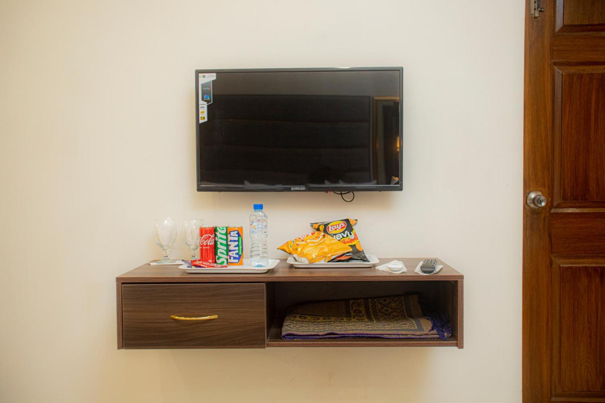 Hotel White Season Gulberg Лахор Екстериор снимка