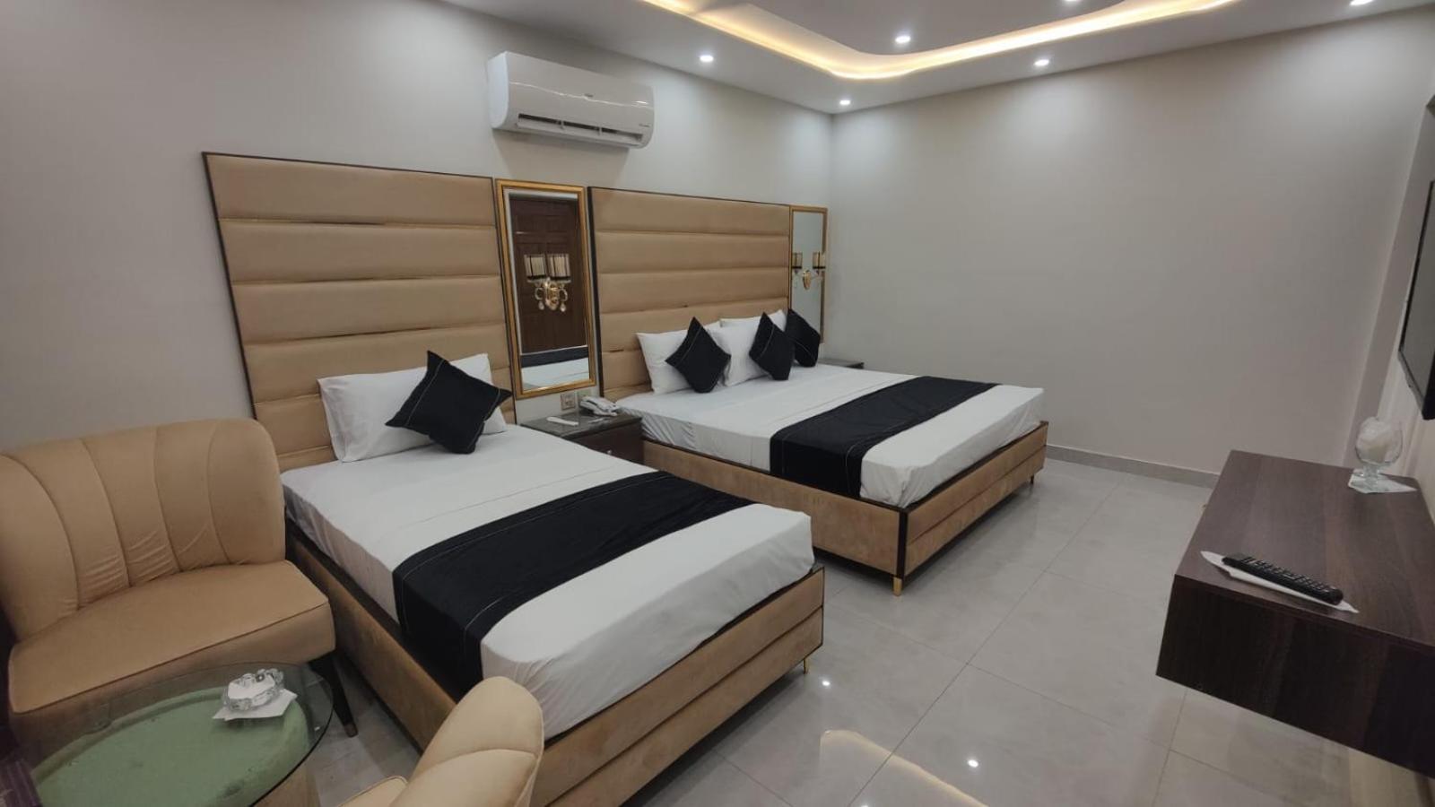Hotel White Season Gulberg Лахор Екстериор снимка