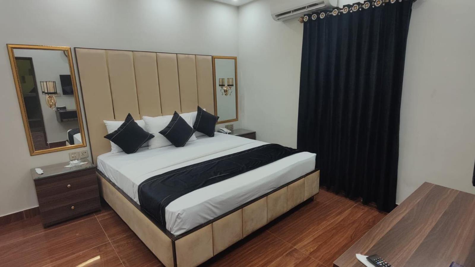 Hotel White Season Gulberg Лахор Екстериор снимка