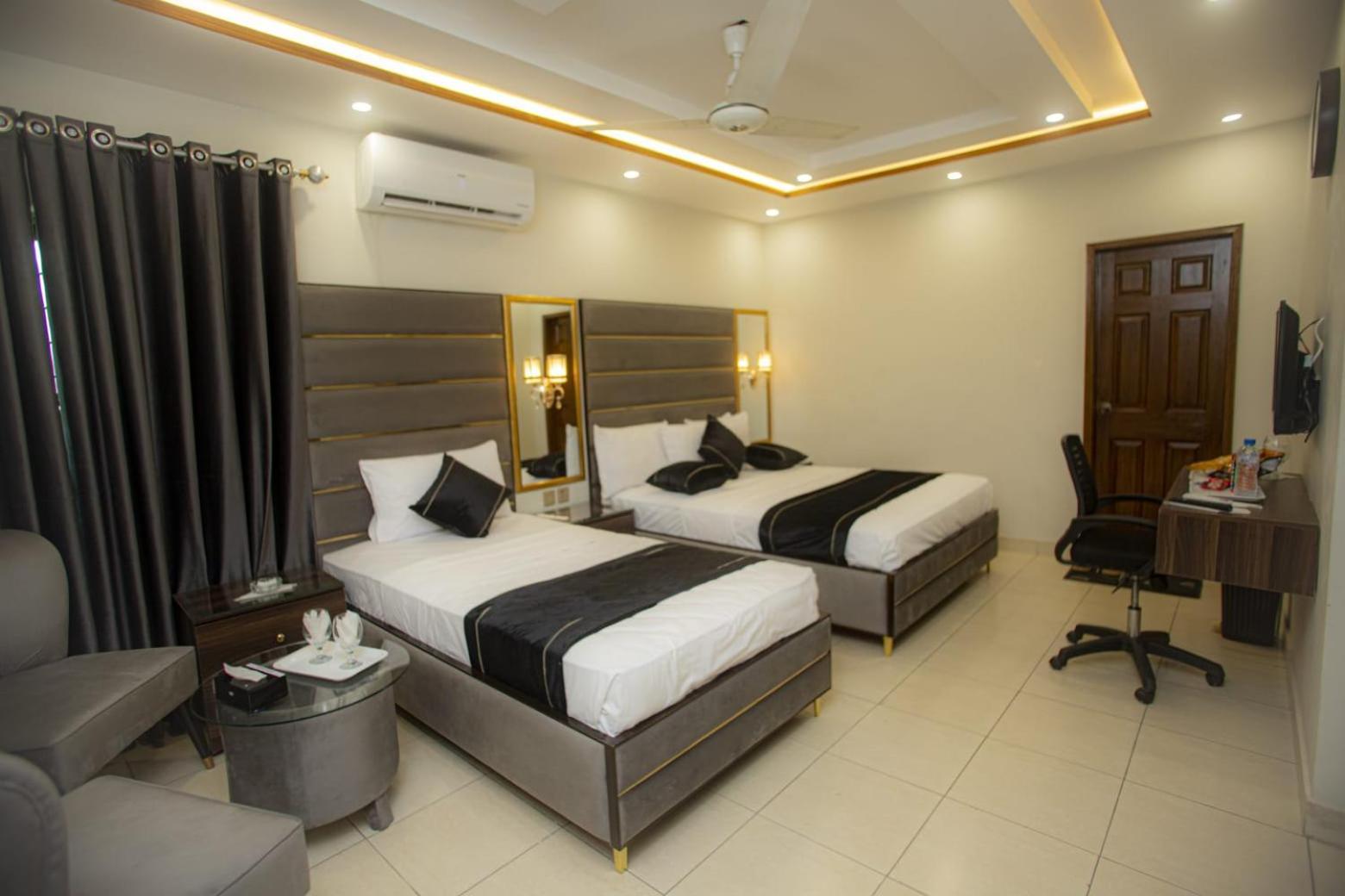 Hotel White Season Gulberg Лахор Екстериор снимка