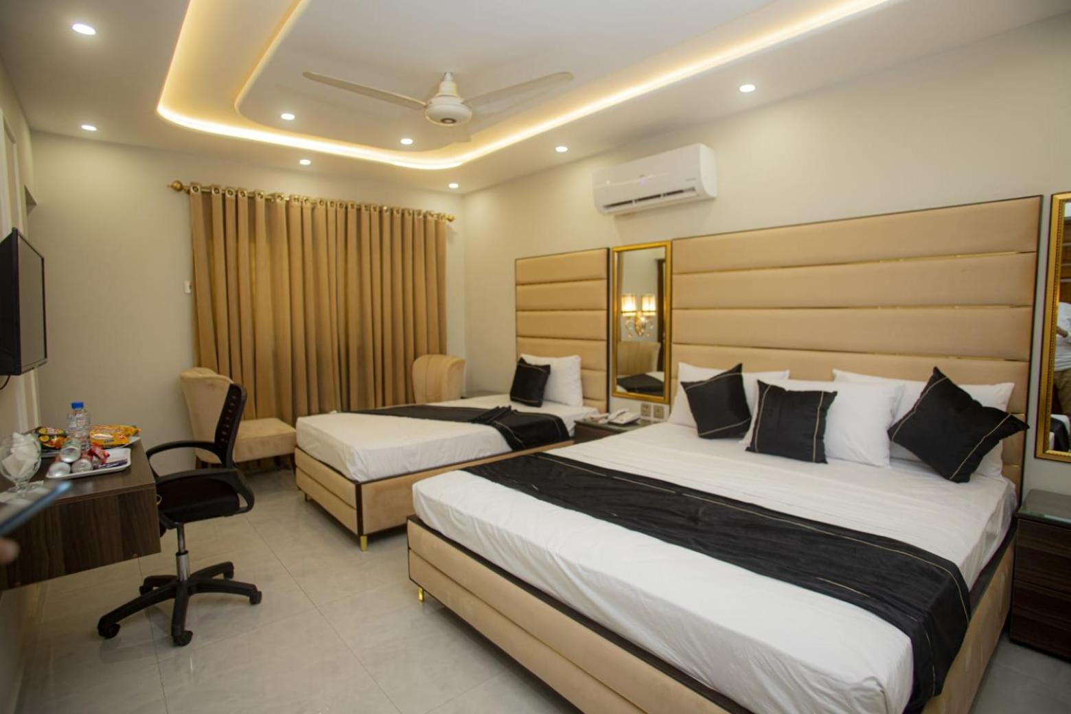Hotel White Season Gulberg Лахор Екстериор снимка