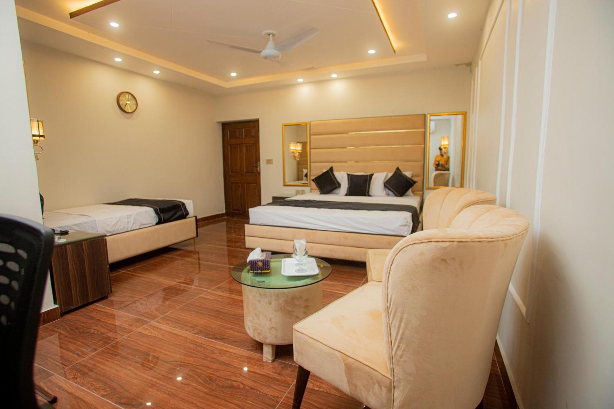 Hotel White Season Gulberg Лахор Екстериор снимка